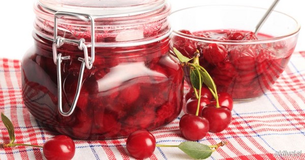 Kirsikka talvella - reseptejä - hilloa siemeniä ja kalkittu, viiden minuutin, hilloa, hyytelöä ilman gelatiinia, kirsikompotia