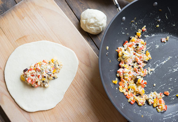 Herkullinen resepti: calzone ja vihannesten täyttö